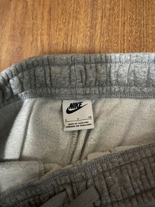 Pantalón chándal Nike gris cargo