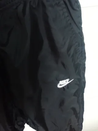 Pantalón Nike chubasquero forrado dentro