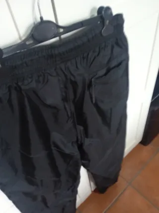 Pantalón Nike chubasquero forrado dentro