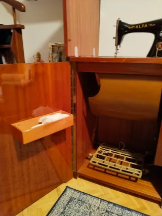 Máquina de coser Alfa antigua