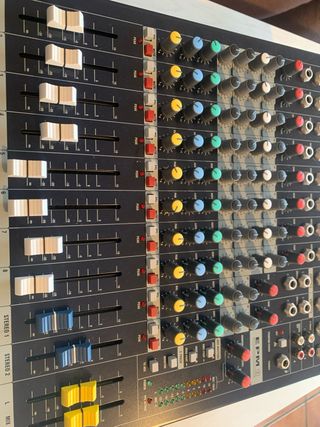 Mesa de mezclas Soundcraft EPM 8