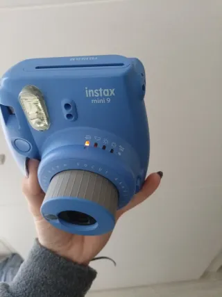 Cámara Fujifilm Instax Mini 9 Azul con su funda