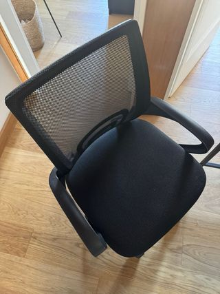 Escritorio y silla de oficina