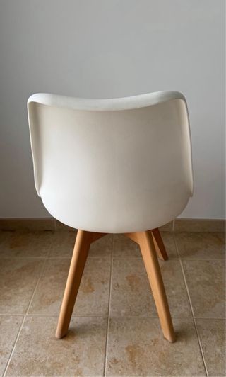 Mesa comedor y 4 sillas y mesa de centro