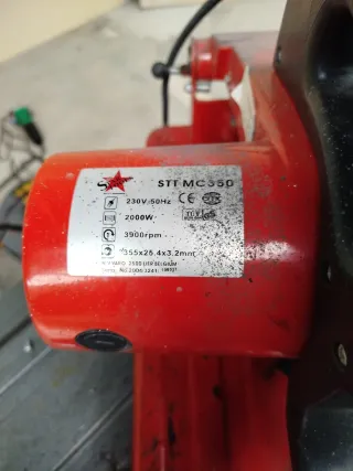 Tronzadora de banco roja