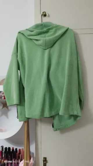 Pantalones verdes con cordón y pantalón