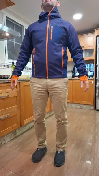 Chaqueta Montaña Hombre Quechua Azul Naranja. L.