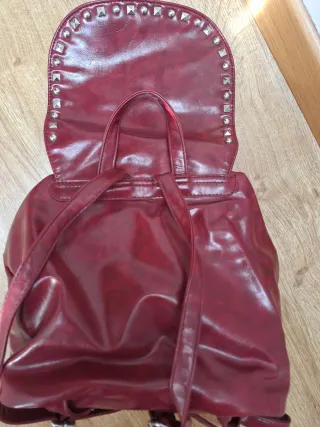 Zainetto rosso scuro con borchie