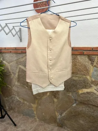 Traje de Comunión Negro y Dorado