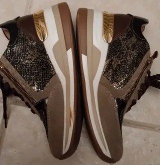 Zapatillas deportivas mujer marrón y oro