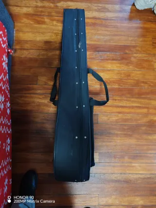 Estuche semirrígido para guitarra acústica