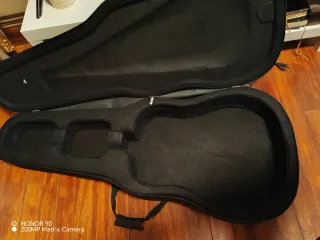 Estuche semirrígido para guitarra acústica