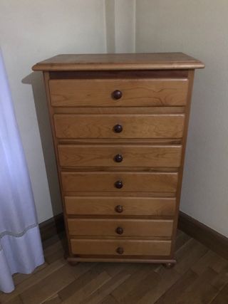 Cómoda de madera con 7 cajones