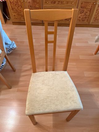 Mesa y 6 sillas de madera