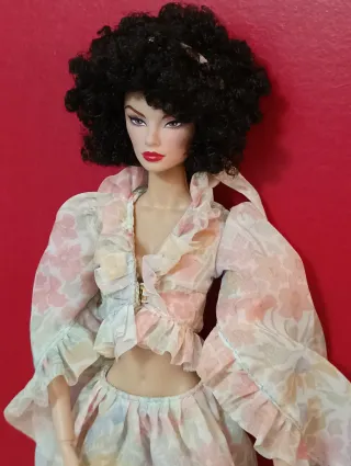 Integrity Toys Fashion Royalty Muñeca