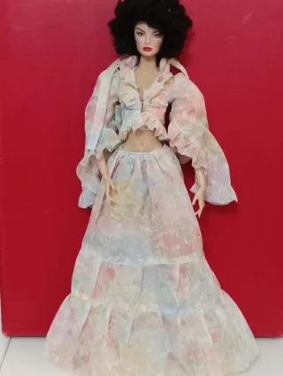 Integrity Toys Fashion Royalty Muñeca