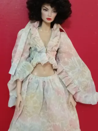 Integrity Toys Fashion Royalty Muñeca