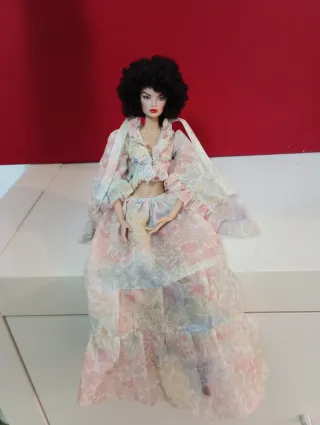 Integrity Toys Fashion Royalty Muñeca