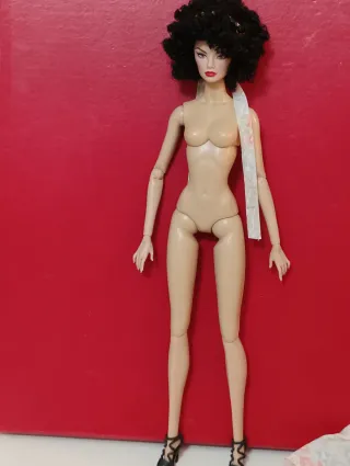 Integrity Toys Fashion Royalty Muñeca