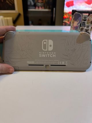 Nintendo Switch Lite Edición Espada y Escudo