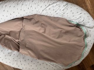 Colchón antivuelco o cuna de viaje bebé.