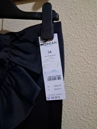 Falda Morgan negra con volantes