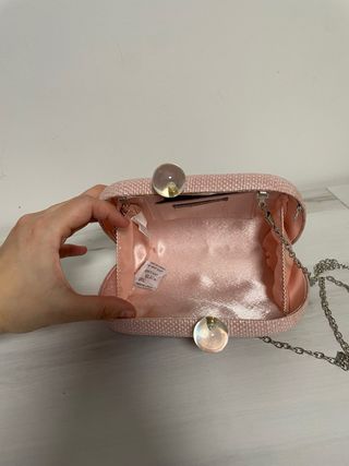 Bolso rosa con cierre de perlas