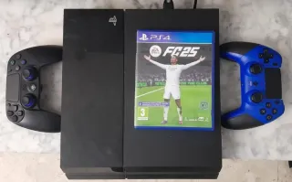 PS4 (PlayStation 4) Negra + FC25