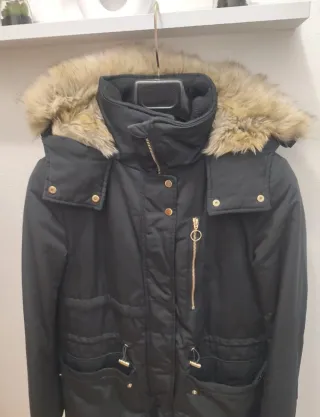 Parka Mango Negra con Capucha
