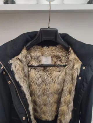 Parka Mango Negra con Capucha