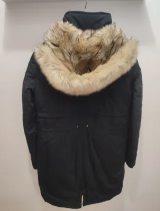 Parka Mango Negra con Capucha