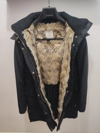 Parka Mango Negra con Capucha