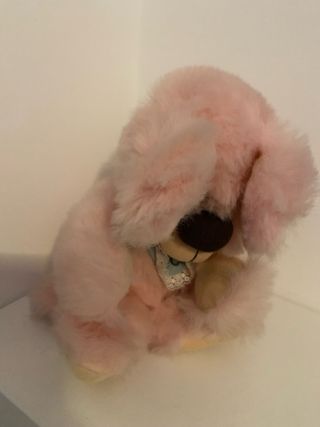 Peluche rosa con bavaglino