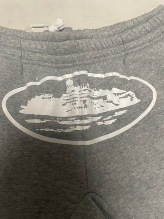 Pantalones grises marca corteiz