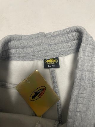 Pantalones grises marca corteiz