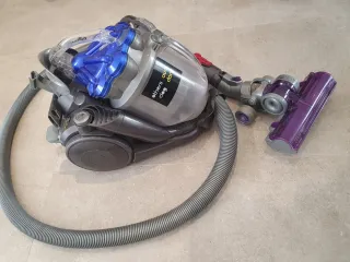 Aspiradora Dyson con accesorios