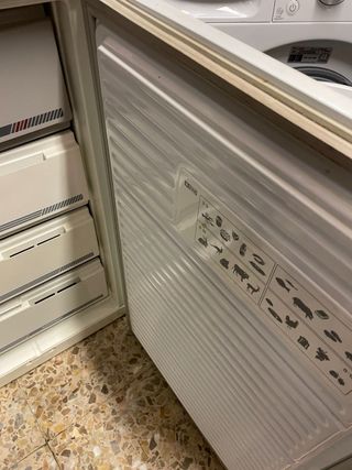Congelador pequeño blanco
