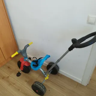 Triciclo infantil azul y rojo