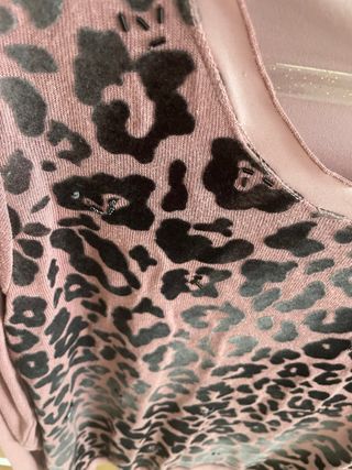 Jersey rosa con estampado de leopardo