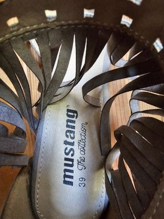 Sandalias cuña Mustang beige T.39 nuevas