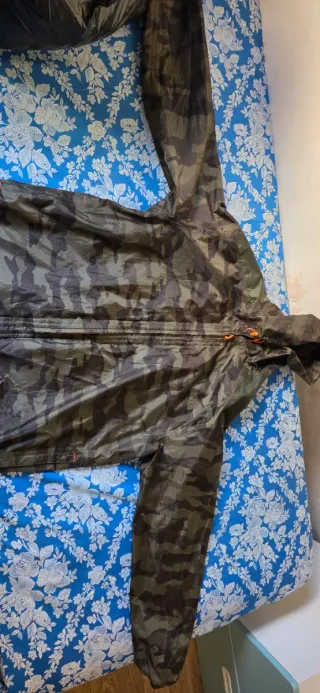 Chaqueta de lluvia camuflaje