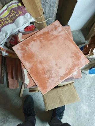 Gres marrón envejecido 33,3x33,3