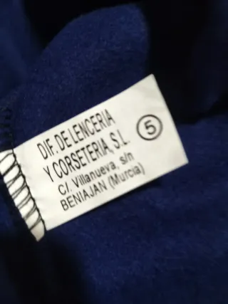 Bata de mujer azul con cuadros