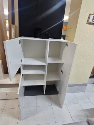 Set de Muebles de salón blancos.