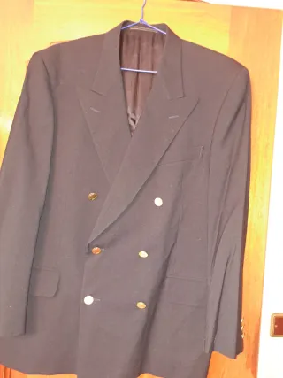 Chaqueta negro botones dorados