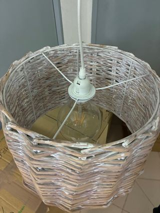 Lámpara de techo de mimbre y madera