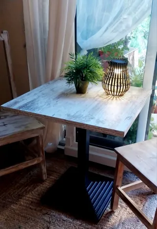 Mesa de comedor moderna madera y metal