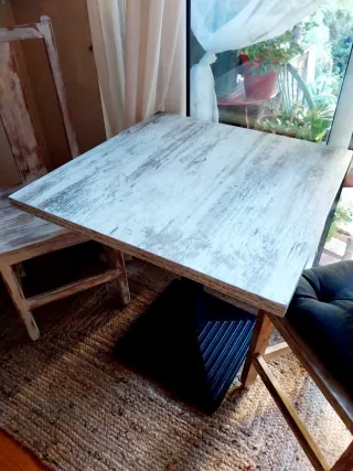Mesa de comedor moderna madera y metal