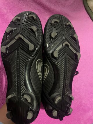 Botas de fútbol Nike negras