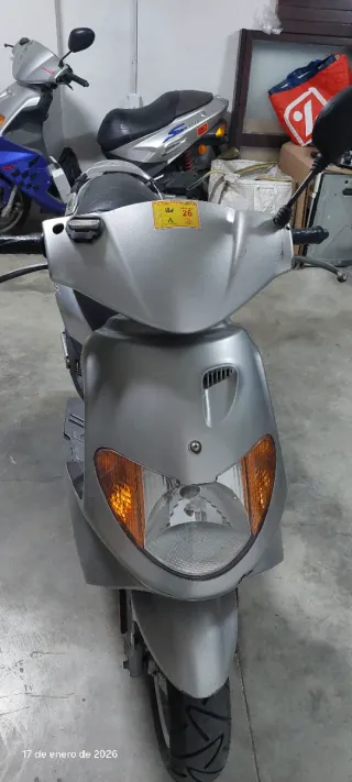 2 motos Daelim S-FIVE 50cc Scooters